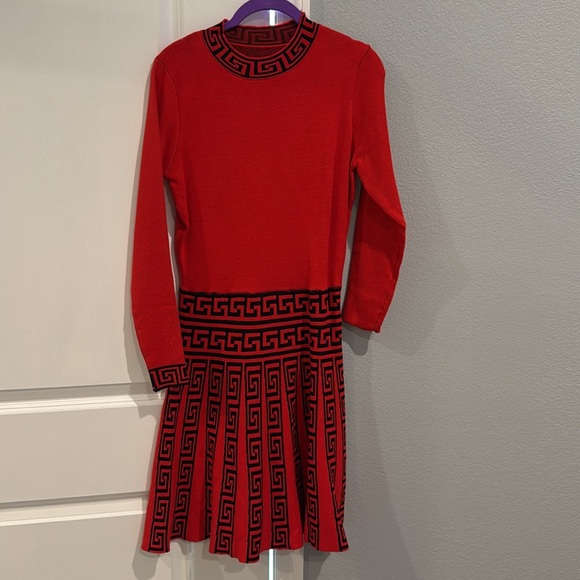 Dress - Picture 10 of 10